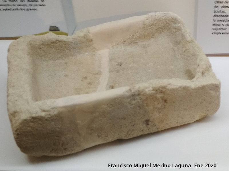 Palacio ibero del Cerro de la Merced - Palacio ibero del Cerro de la Merced. Pileta. Exposici�n en el Museo Ibero de Ja�n