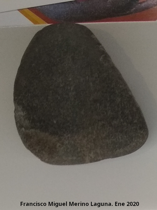 Palacio ibero del Cerro de la Merced - Palacio ibero del Cerro de la Merced. hacha de piedra pulimentada, una anfibolita. Exposici�n en el Museo Ibero de Ja�n