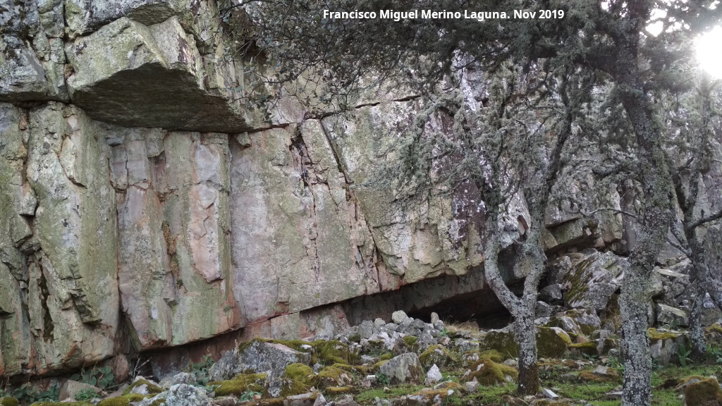 Pinturas rupestres del Abrigo del Corral de los Toros - Pinturas rupestres del Abrigo del Corral de los Toros. Abrigo