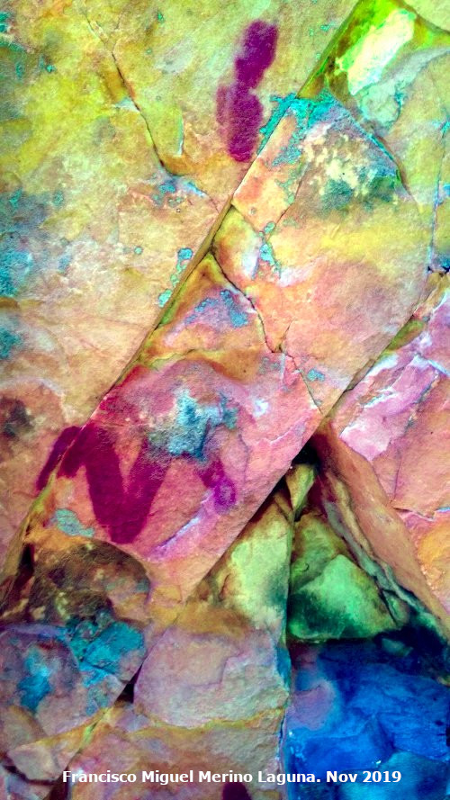 Pinturas rupestres del Cimbarrillo de Mar�a Antonia II - Pinturas rupestres del Cimbarrillo de Mar�a Antonia II. Tratada con Dstretch