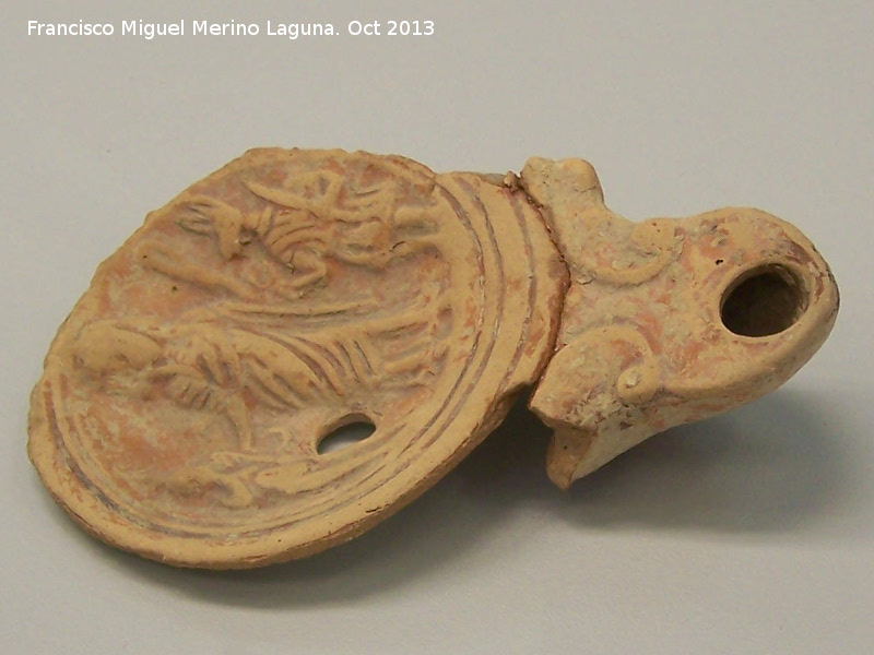 Necr�polis del Sapillo - Necr�polis del Sapillo. Lucerna romana. Museo San Antonio de Padua - Martos