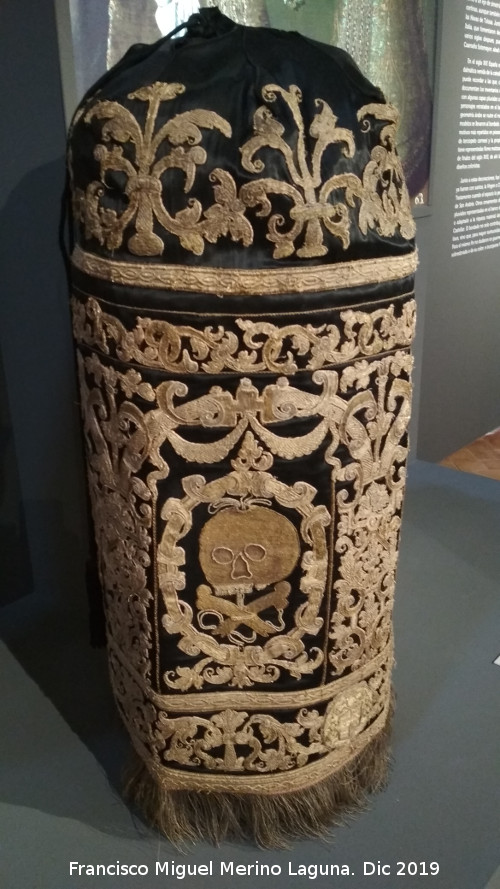 Catedral de Ja�n. Sacrist�a - Catedral de Ja�n. Sacrist�a. Manga procesional 1566-1576