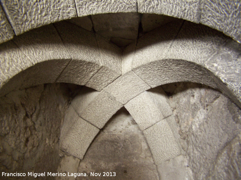 Castillo de La Guardia. Torre del Homenaje - Castillo de La Guardia. Torre del Homenaje. Crucer�as esquineras del segundo piso