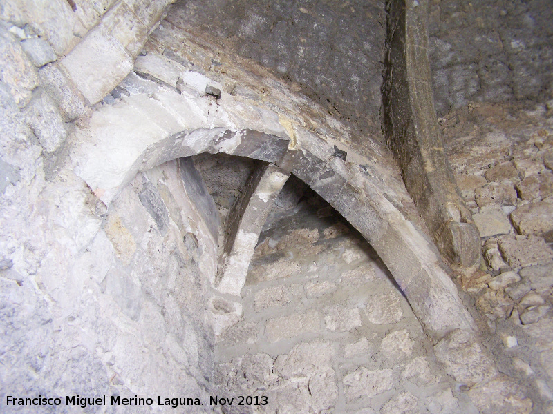 Castillo de La Guardia. Torre del Homenaje - Castillo de La Guardia. Torre del Homenaje. Crucer�a esquinera del segundo piso