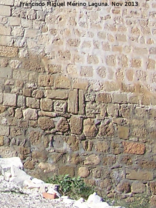 Castillo de La Guardia. Torren del Alczar Noreste - Castillo de La Guardia. Torren del Alczar Noreste. Saetera baja