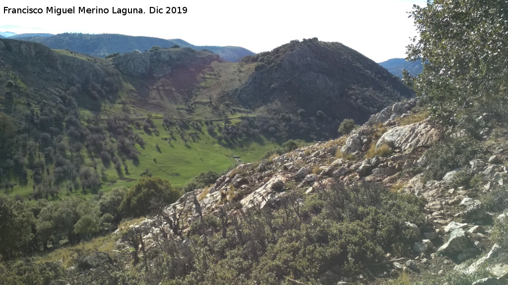 Pilar del Tejuelo - Pilar del Tejuelo. Desde la ladera del Cerro Los Morales