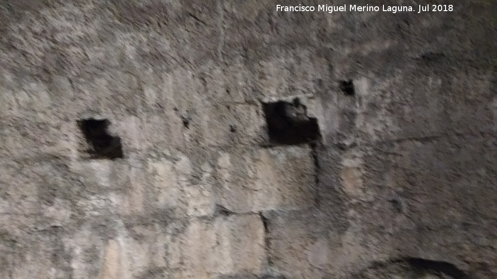 B�veda del R�o Cerezuelo - B�veda del R�o Cerezuelo. Mechinales