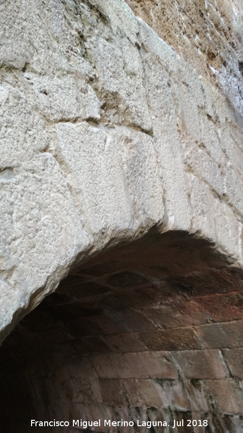 B�veda del R�o Cerezuelo - B�veda del R�o Cerezuelo. Clave de la b�veda de entrada