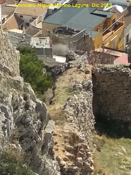 Muralla de Ja�n. Torre�n oculto - Muralla de Ja�n. Torre�n oculto. Desde el Torre�n Sur V