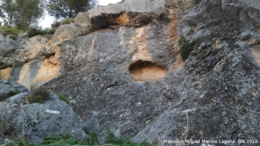 Cerro de Santa Catalina - Cerro de Santa Catalina. Abrigo peque�o en la ladera norte