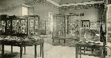 Museo Arqueolgico Nacional. Postal antigua de sala con vasos griegos y etruscos