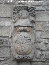 Casa de la Calle Blas Infante n� 23. Escudo derecho