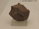 Yacimiento Solana del Zamborino. Canto tallado bifacial de s�lex. 150.000 a.C. Museo Arqueol�gico de Granada