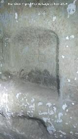 Ermita de San Torcuato. Hornacina y cruz tallada