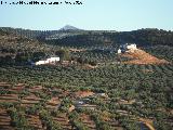 Cortijo El Castil Nuevo. El Castil Nuevo, el Castillo de Castil y al fondo la Pe�a de Martos