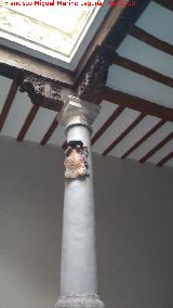 Palacio Episcopal. Palacio y escudo