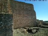 Calatrava la Vieja. Alczar. Detalle de la muralla a extramuros de separacin con la medina