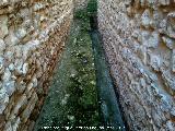 Calatrava la Vieja. Alczar. Restos de la antigua muralla entre la iglesia y la muralla actual