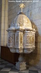 Catedral de Santa Mar�a. Capilla del Batisterio. Pila bautismal