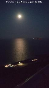 Playa Mare de Deu. Desde el Mirador del Faro de Santa Pola con luna llena