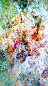 Pinturas rupestres y cazoletas Abrigo Trepada del Clarillo III. Tratada con Dstretch