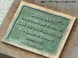 Estatua Caminante. Placa