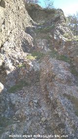 Oppidum de la Gineta. Escalera tallada en la roca