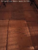 Colegiata de San Bartolom�. Sepultura en el suelo