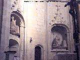 Colegiata de San Bartolom�. Sepulcros del �bside