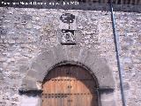 Iglesia de la Concepcin. Puerta lateral con arco de medio punto y escudos