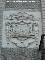 Palacio de la Marquesa de las Escalonias. Escudo izquierdo