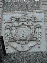 Palacio de la Marquesa de las Escalonias. Escudo derecho