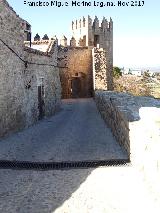 Calle Muralla. Hacia la Puerta de los Santos