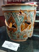 Barrio medieval de la Calle San Vicente. Vasija a cuerda seca siglo XII. Museo Provincial de Ja�n